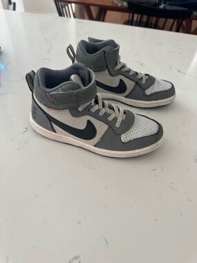 Nike Court Borough Mid Cool Grey Pure Platinum Kids size 1.5Y 870026-009